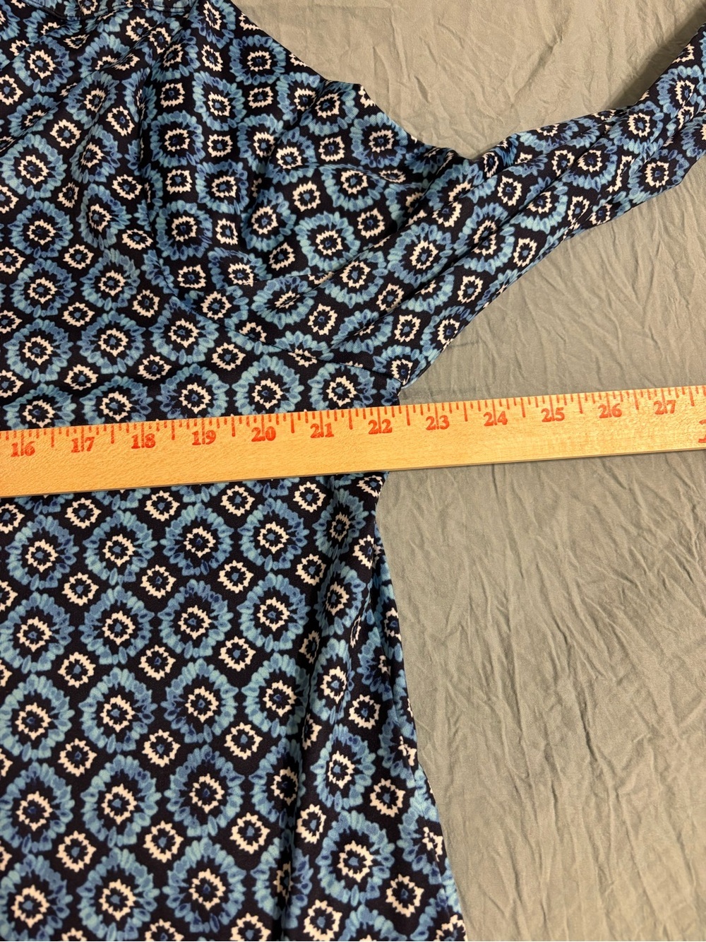 Chico’s Blue Geometric Print Quarter Zip Pullover Size 3 XL 16 - Picture 3 of 5